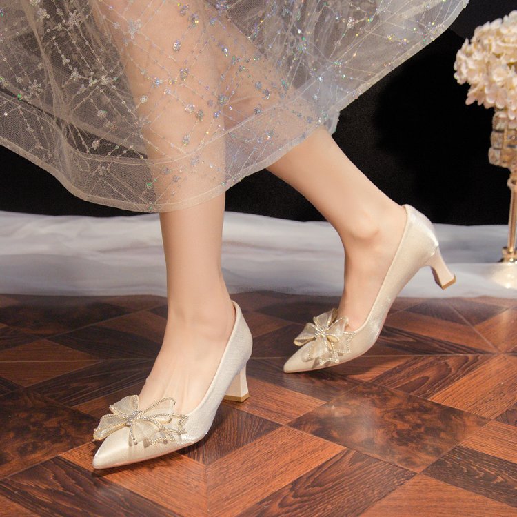 autumn shoes with bow pointed-toe