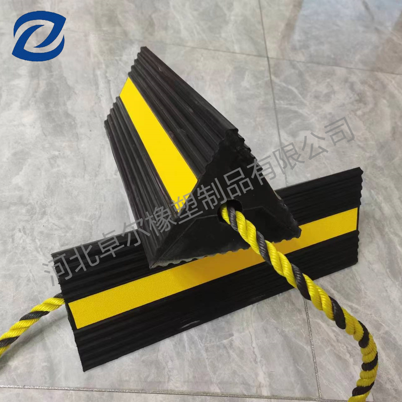 橡胶飞机挡块600*180*146止退厂家直销飞机停机轮挡三角橡胶轮挡