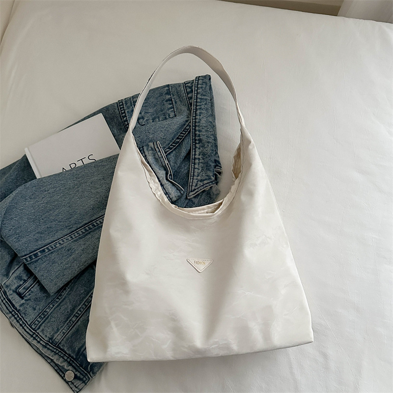 Bolso para mujeres 2024 nuevo este año popular bolsa de gran capacidad bolsa de hombro de verano universal bolsa de clase de estudiantes universitarios