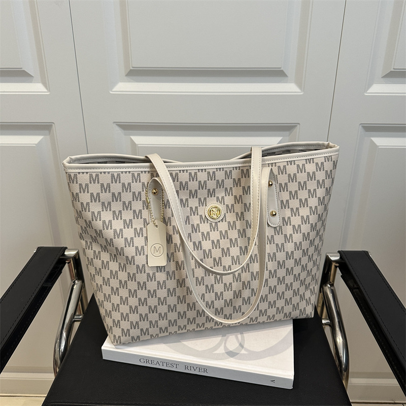 Bolso relajado para mujeres 2025, primavera y verano, nuevo bolso de mano, bolsa de viaje de moda, bolsa de hombro de gran capacidad.