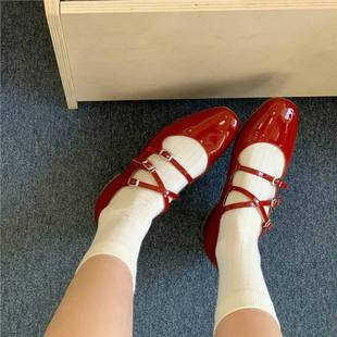 ��Ƥ��~��ʽ�ָ�������ЬŮһ�ֿ�СƤЬ�\�چ�Ь���^�͹�С�tЬ