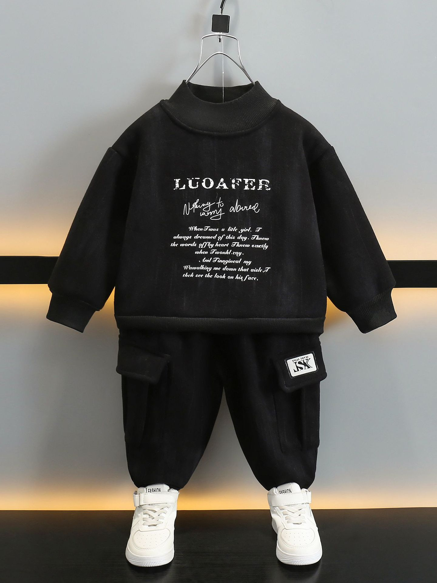 6748 Traje de niño Otoño 2025 Nuevo estilo Red de Internet Estilo occidental para niños más suéter de terciopelo Otoño e invierno Un traje de dos piezas de terciopelo