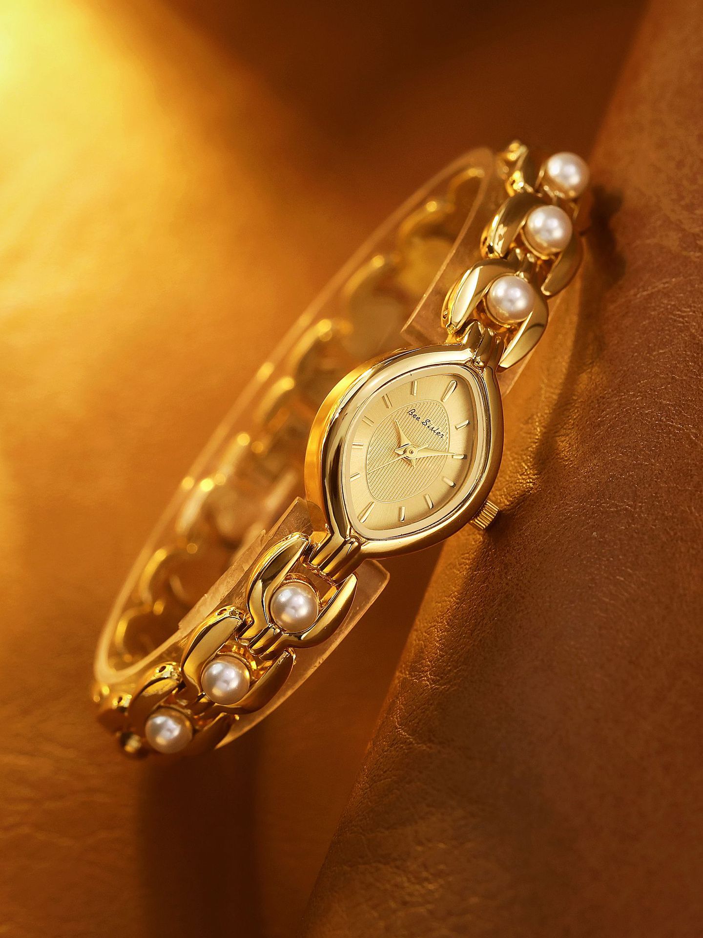 45g Weight Tempered Glass Mirror Material Alloy Strap Material Watch Classification Pointer Display Type Jewelry Buckle Buckle Style Diamond Dial Shape Daily, Street Occasion Quartz Movement Solid Color Pattern All Seasons Season Women's Gender Casual, Commute Style Casual Commute Solid Color Jewelry Buckle Quartz Watch 19