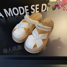 爆款松糕底包头拖鞋女2025夏季新款外出珍珠串链轻便百搭舒适拖鞋