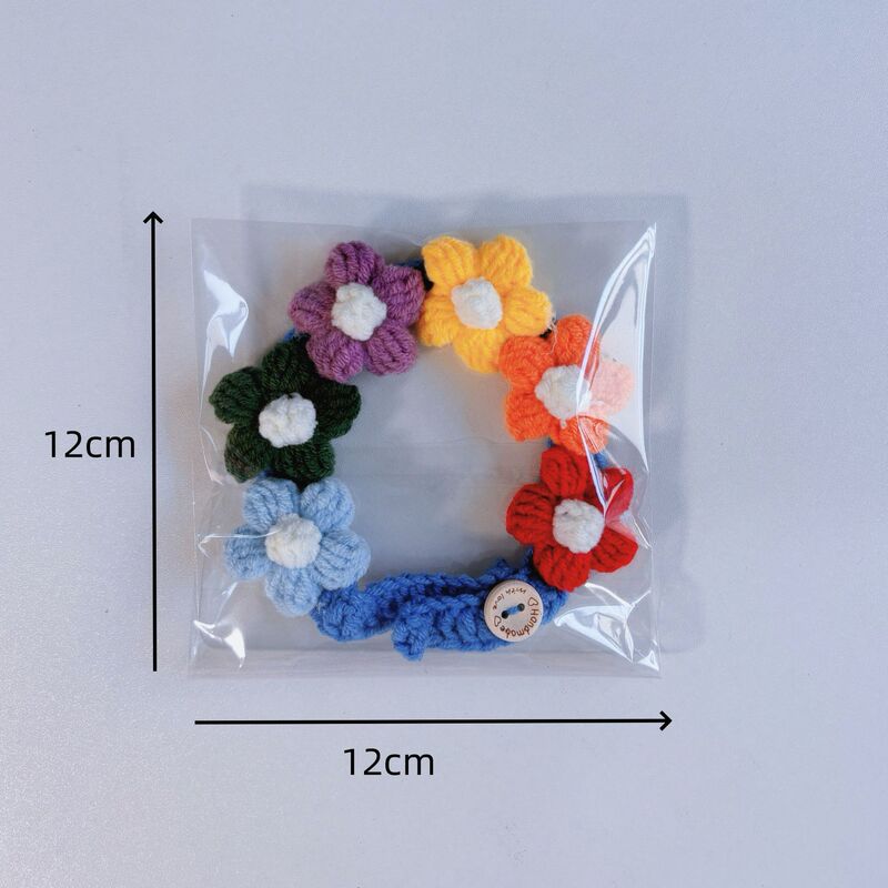 ペットの新型カラーシュークリームの花が首を囲んでいます。|undefined