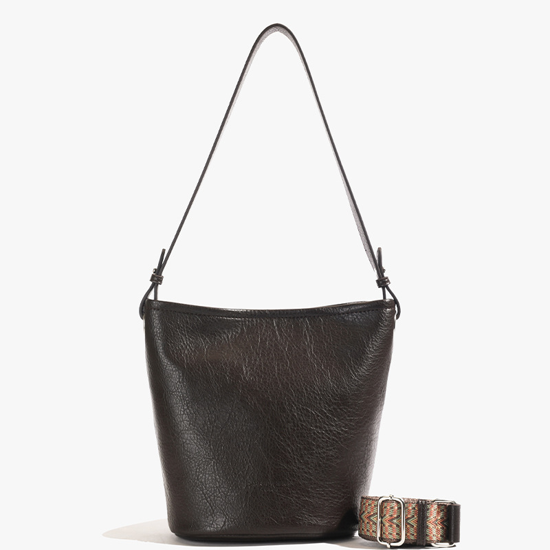 Este año, bolsos populares de mujeres de gran capacidad 2025, nueva moda retro, bolsos de hombro de alta calidad, bolsos de cubo de agua.