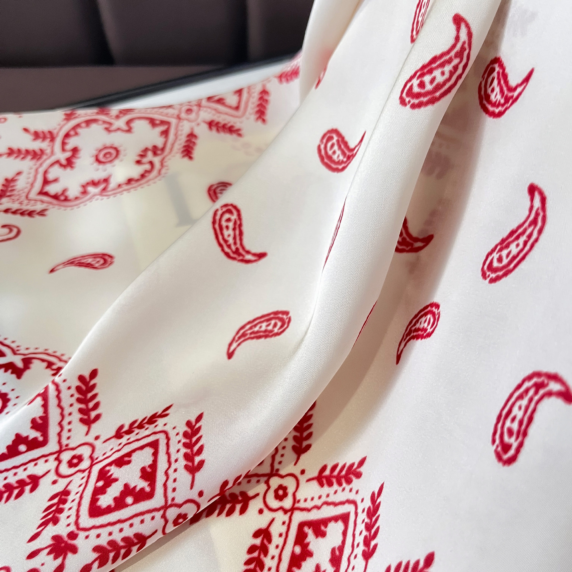 2023 été fleur de cajou polyvalent 70 petit carré écharpe Imitation soie femmes enfants jour cadeau décoration écharpe_voghion.com