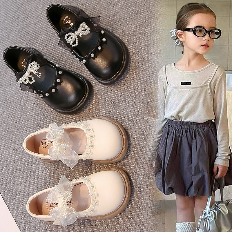 Zapatos de cuero de niñas arco de perla zapatos princesa 2025 primavera y otoño nuevos zapatos de un solo niño estudiantes zapatos de rendimiento negro