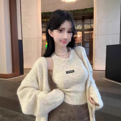 怠惰な風の杏色のセーターのコートの女性の秋冬の中で長いタイプのニットのカーディガンは首の上着のキャミソールの2つのセットを掛けます。