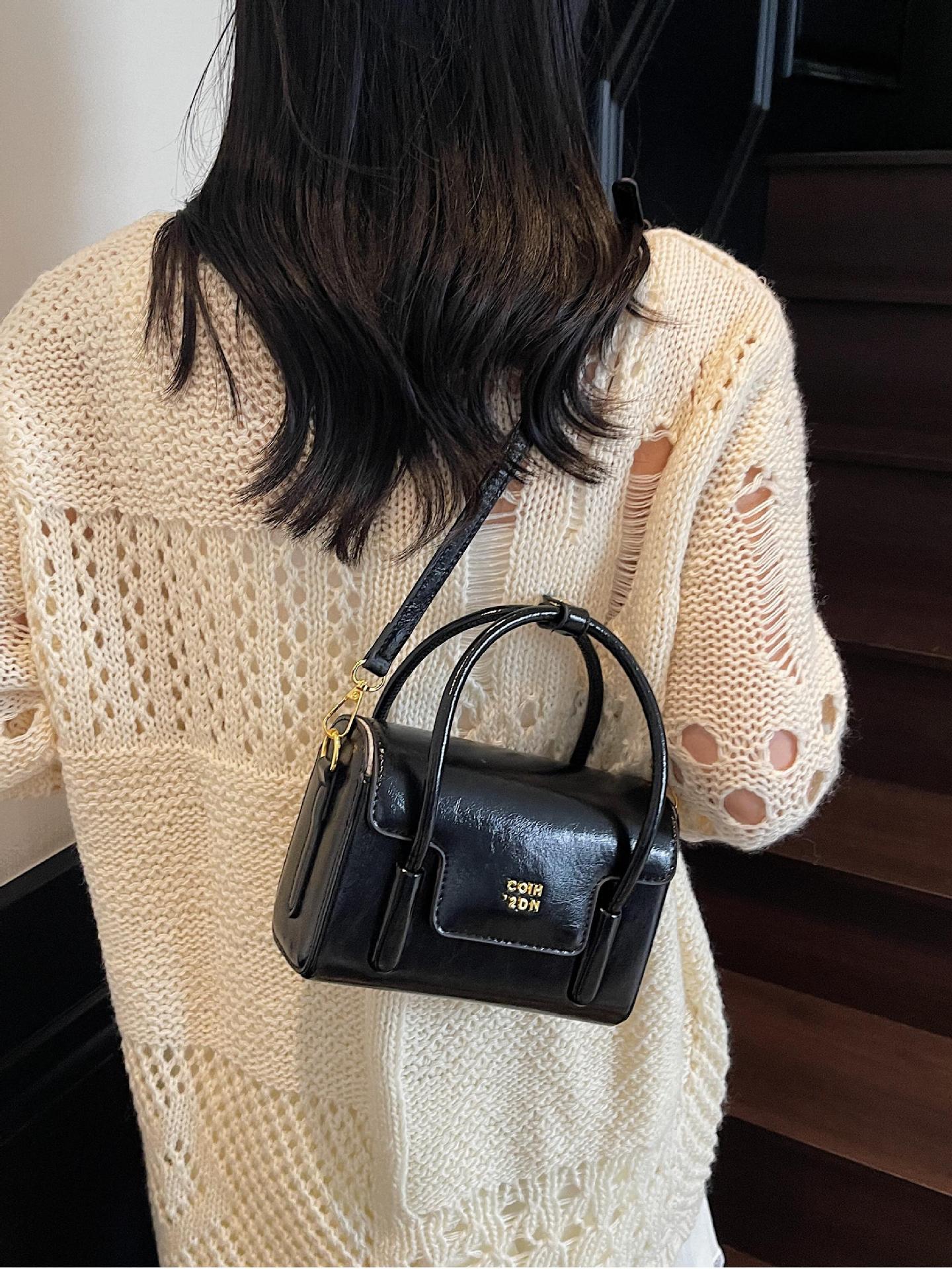 Bolso cuadrado pequeño de mano de tendencia retro coreana 2025 nuevo bolso de hombro de moda salvaje popular bolso de mensajero de alta gama