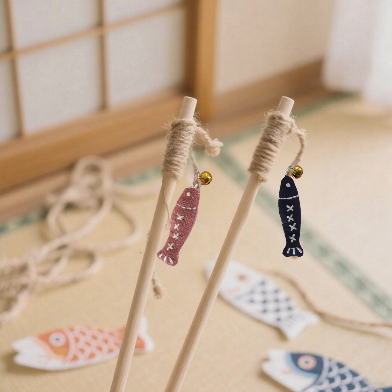 Mascotas gatos algodón cáñamo pequeño pez palo de madera cuerda de cáñamo japonesa campana sonora de entrenamiento interactivo juguete palo de gato