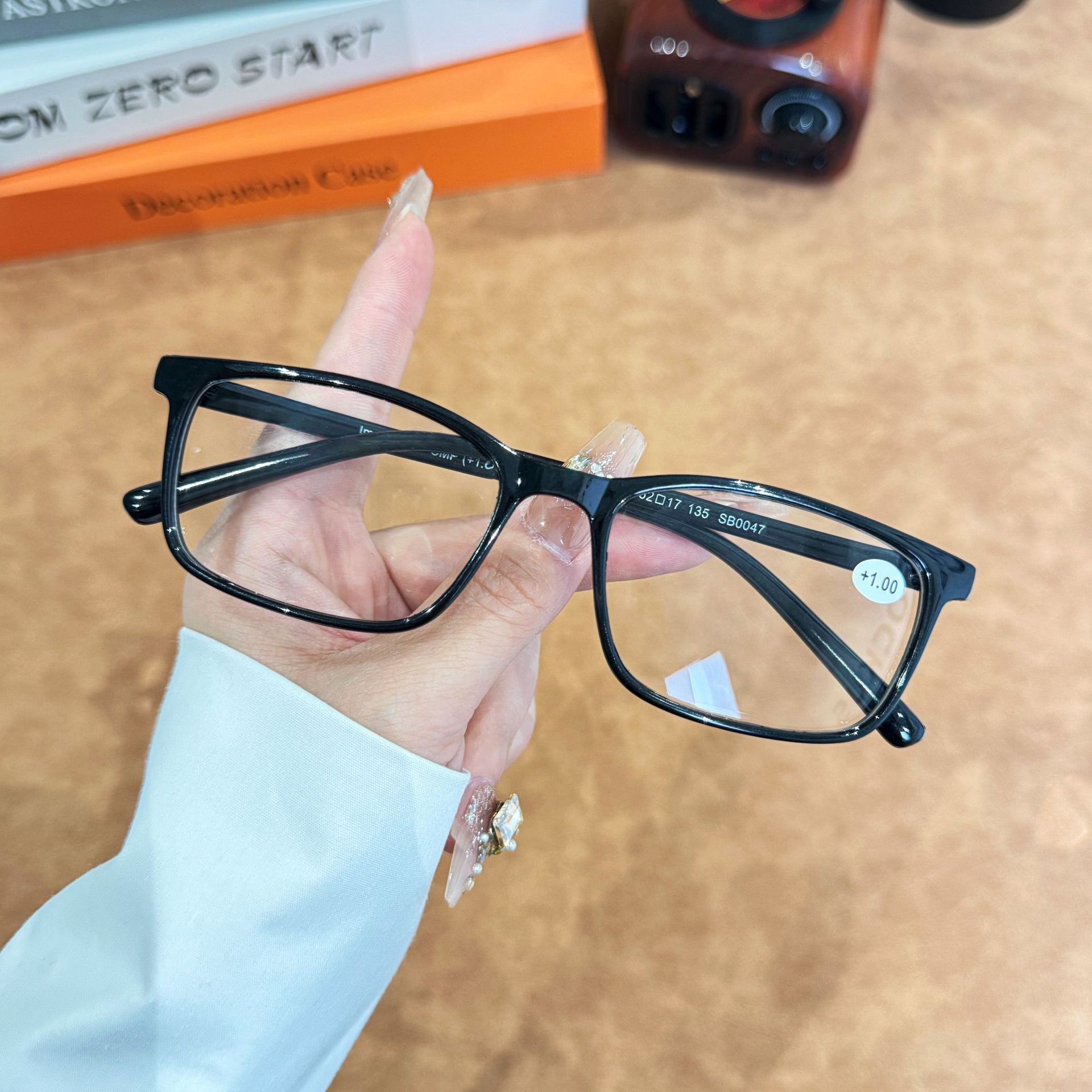 Nuevo tipo de Europa y América transfronterizas venta caliente gafas de edad con marco negro versátil para poner puestos de correr <unk> hu HD anti-luz azul gafas de ancianos