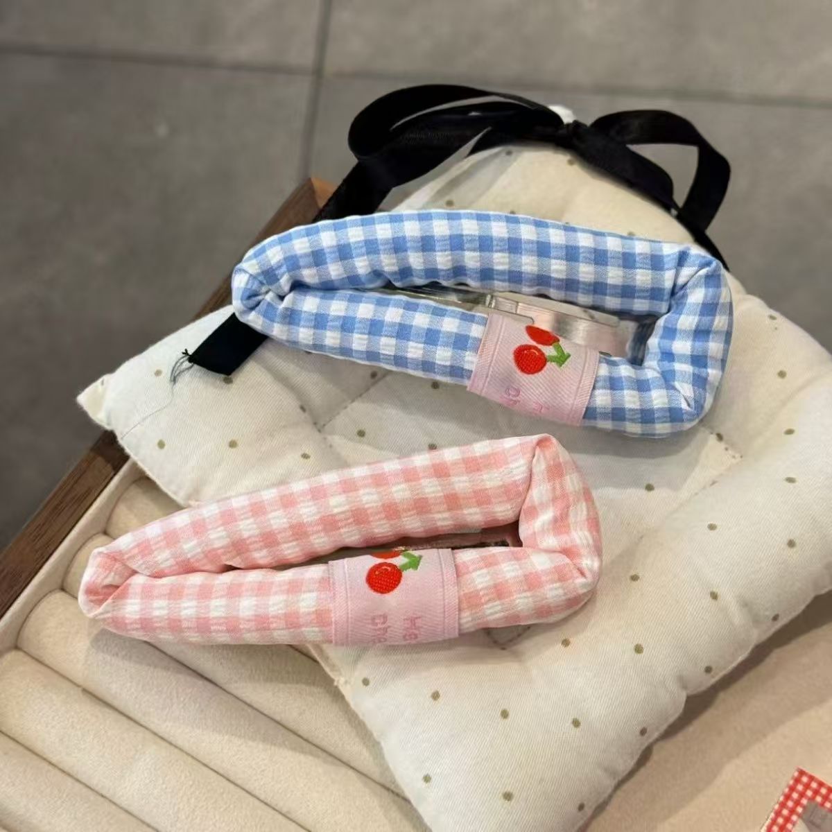 Pinza para el pelo con estampado de cerezas para niñas y flequillo_voghion.com