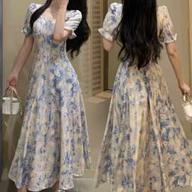 法式方领油画风连衣裙女夏气质高级感收腰显瘦裙子旅游度假温柔风