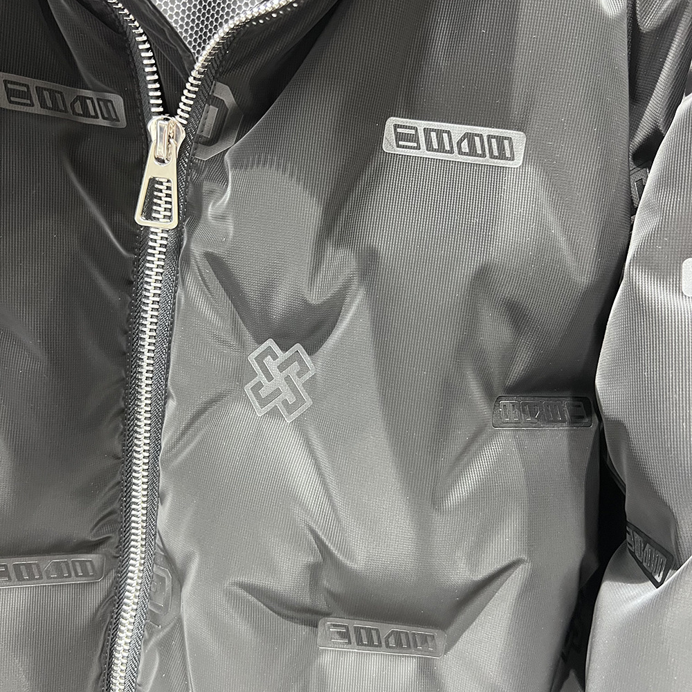 Abbigliamento maschile 2024 Giacca in cotone e seta da uomo europea ispessita calda con collo alto in rilievo a forma di G Giacca in cotone e seta punto di fornitura dal vivo_voghion.com