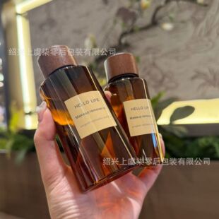 ��ɫ�͹���Ȼ�ֹ�ľ�wб�羫��ˬ�wˮ��¶�ܹ�100ml150ml���bƿ