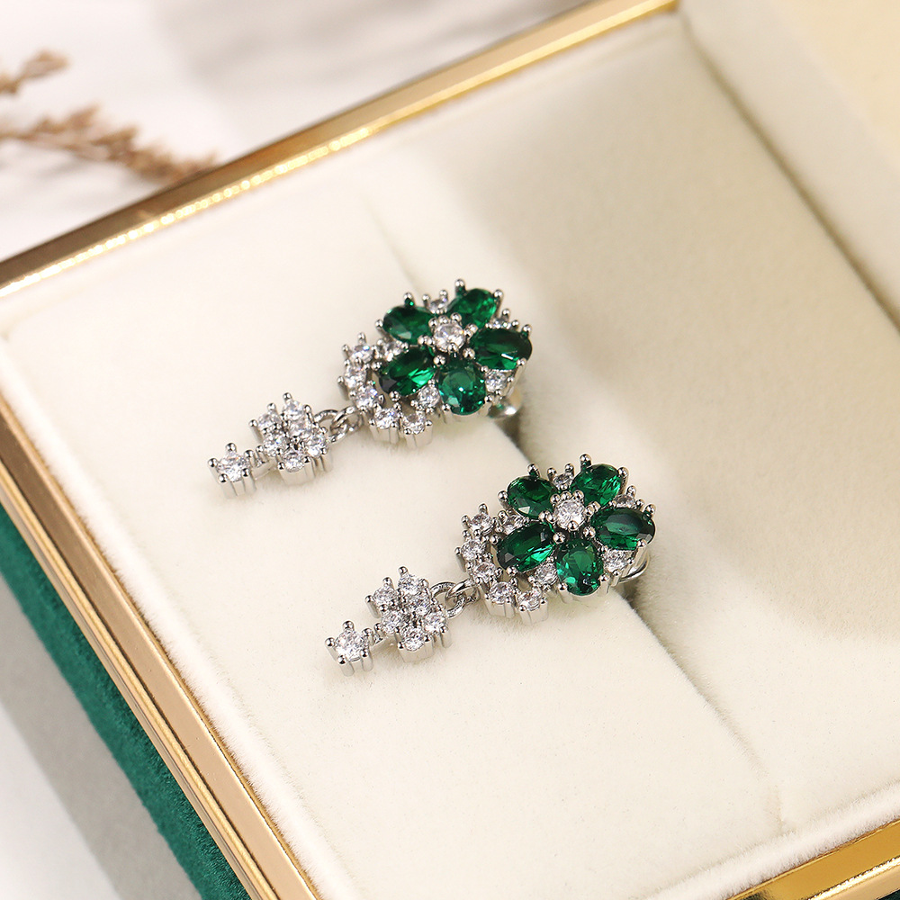 Korean Style New Elegant Green Zircon Flower Women's Copper Earrings display picture 5