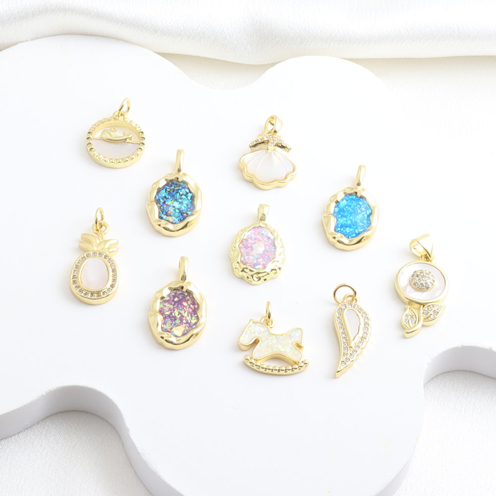 sophisticated elegant design pendant with zircon