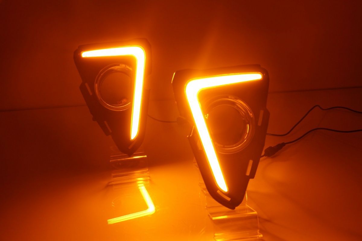 Suitable for 16-19 Toyota Rav4 Rongfang Daytime Running Lights Modified Led Front Fog Lights Streamer Driving Lights Decorative Lights