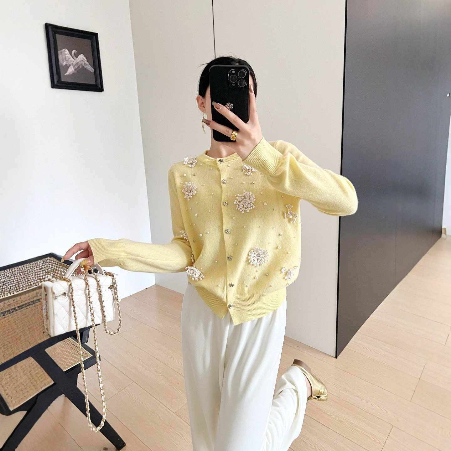 南油高端女装新款法式温柔风手工钉珠立体花羊毛百搭软糯针织开衫