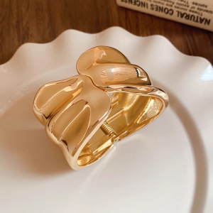 Pulsera de cuadros de metal simple de estilo frío, nueva pulsera transfronteriza europea y americana, joyería de alta gama de moda de nicho al por mayor