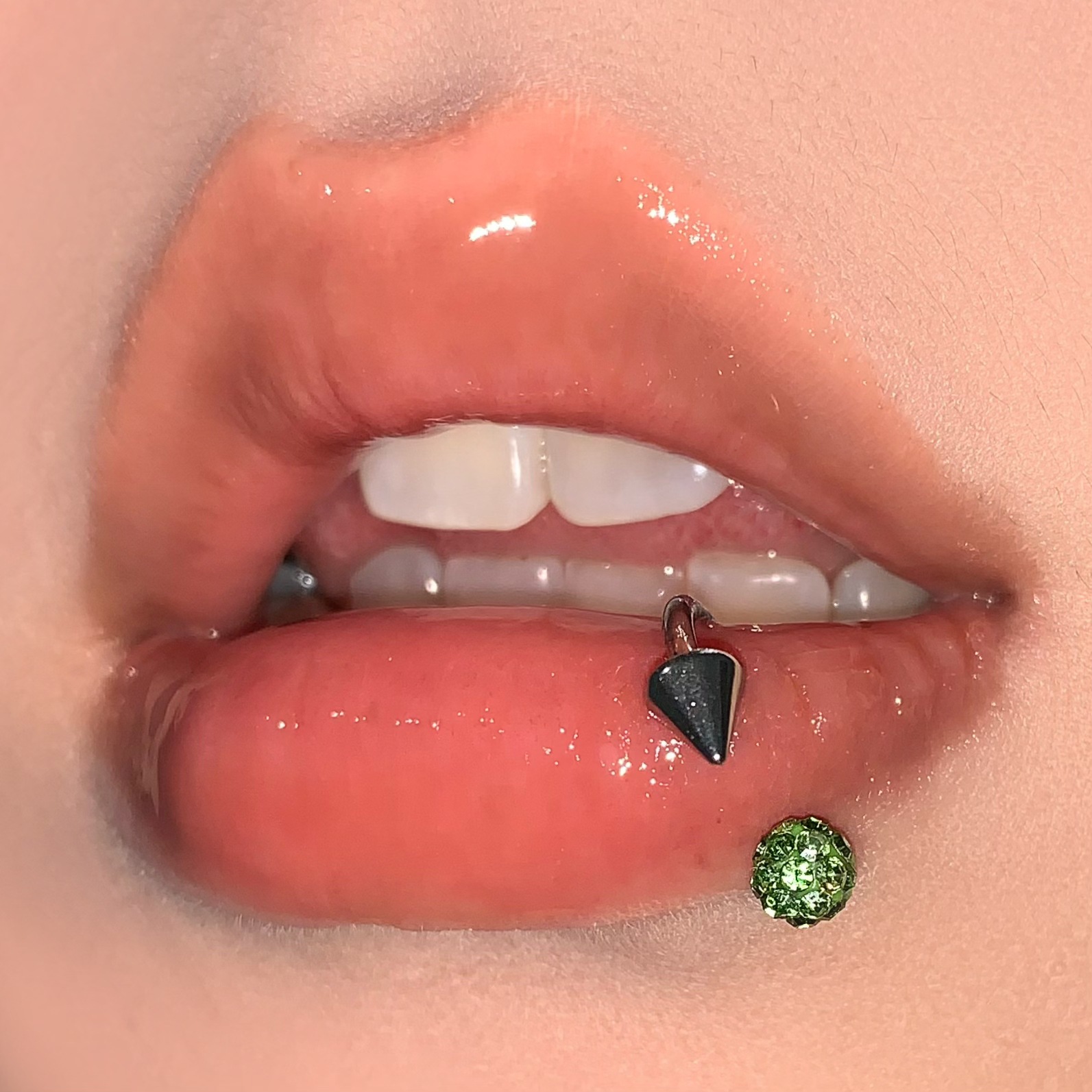 Pointed titanium steel lip stud product view