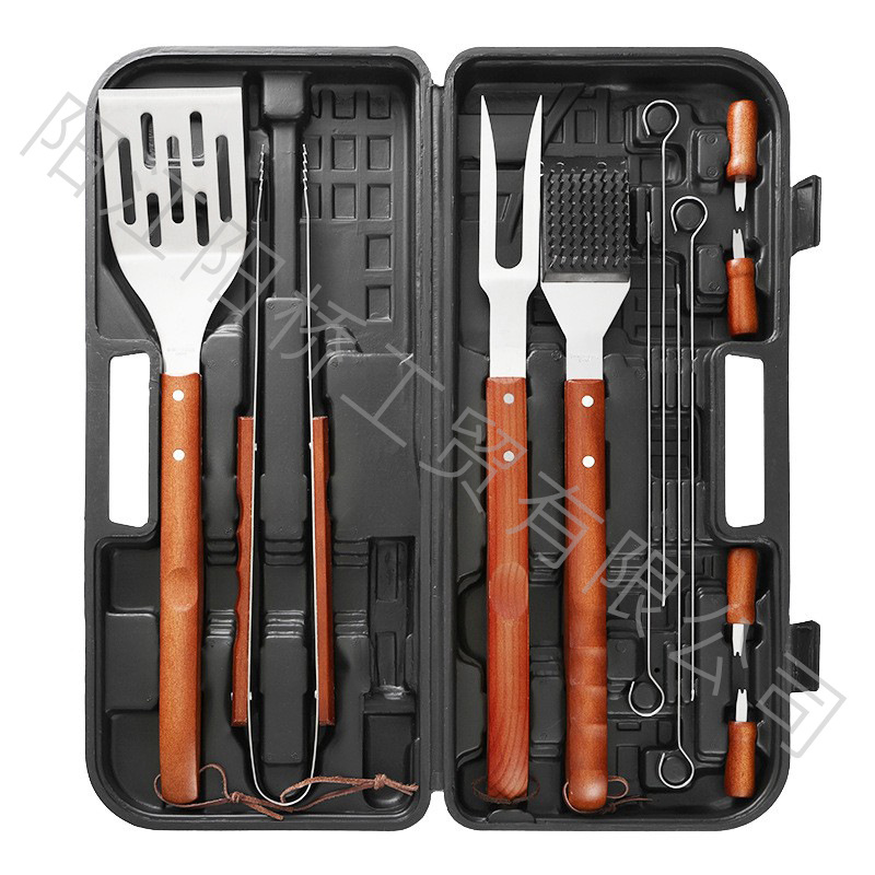 Spot fabricante de herramientas de barbacoa de acero inoxidable juego de pinzas de pala de mango de madera para barbacoa al aire libre juego completo