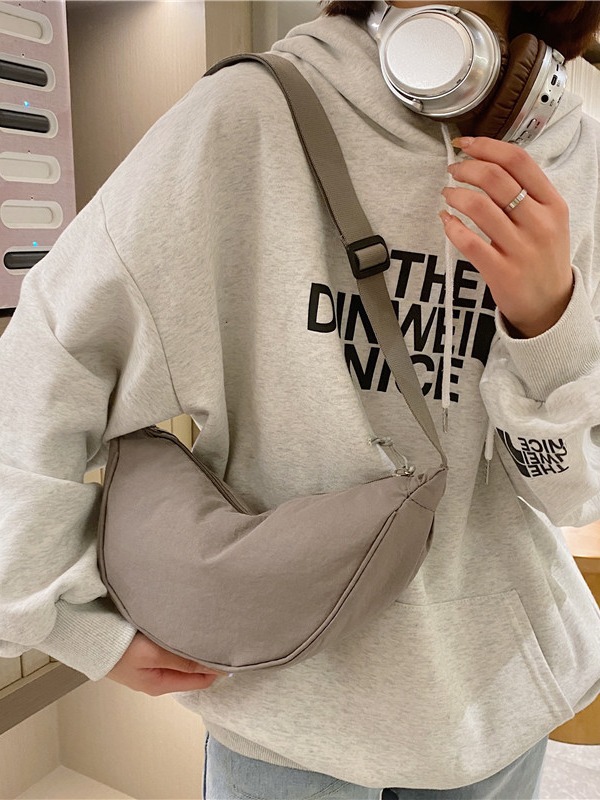 Youjia probador mismo estilo bolso de mensajero femenino pequeño libro rojo bolso de bola de masa de nailon estudiante bandolera bolso de tela suministro de fábrica