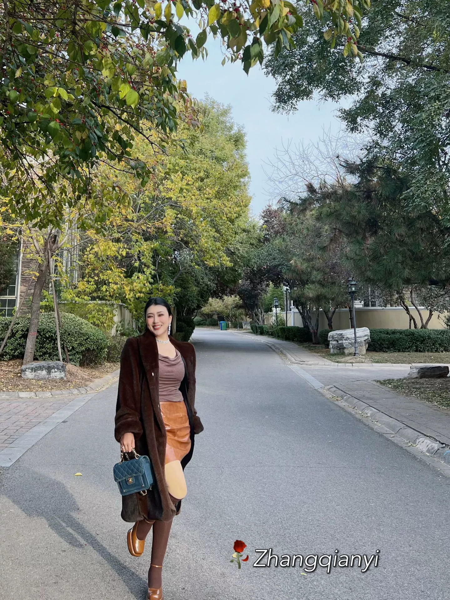 Пальто (Bobcat) серия second-hand mink, воротник пиджачного типа, тёмно-коричневый мех, размеры L–6XL