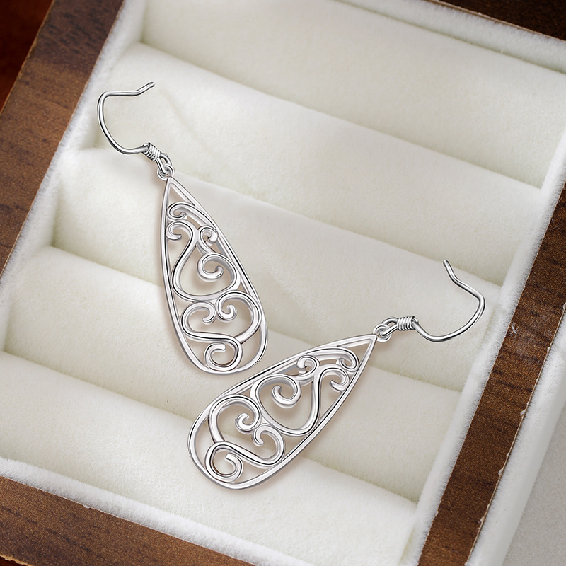 Aretes calientes de Amazon wish Pendientes de plata de ley europea y americana 925 ganchos para orejas huecas gotas de agua pendientes talladas Pendientes de celebridades de Internet mujeres