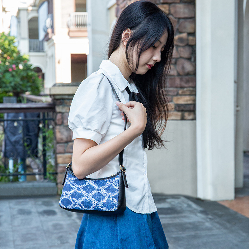 Bolsa de mezclilla azul para mujer 2023 bolsas bolsa de axilas del todo fósforo de las mujeres bolsa de hombro al por mayor bolsa de hombro de estilo coreano Bolsa De mujer