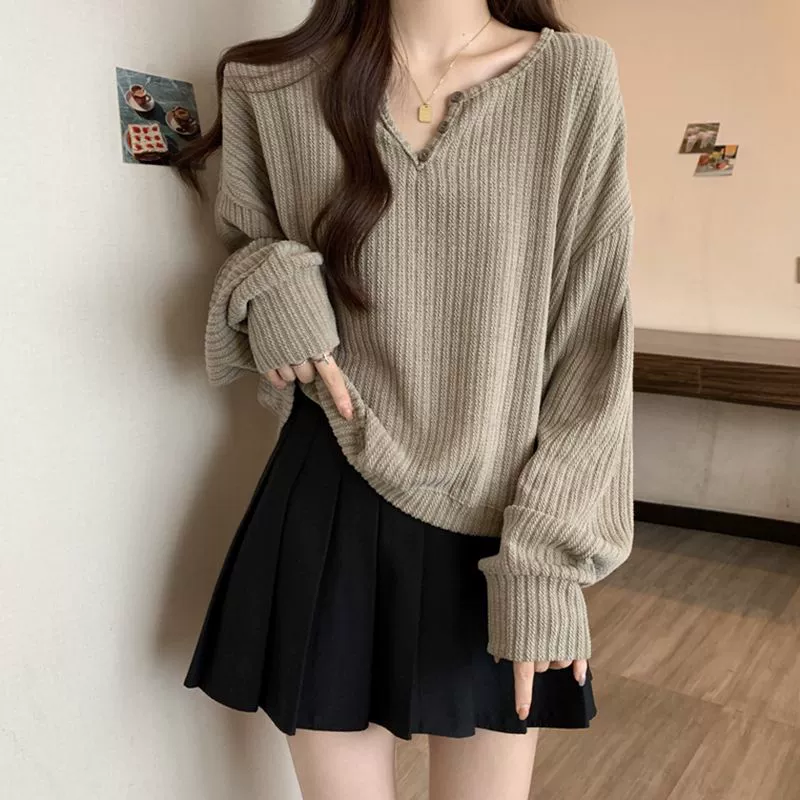 Женская футболка-рубашка с V-образным вырезом и узором на подоле, Новый Свободный Топ средней длины для похудения больших размеров на весну, осень и зиму