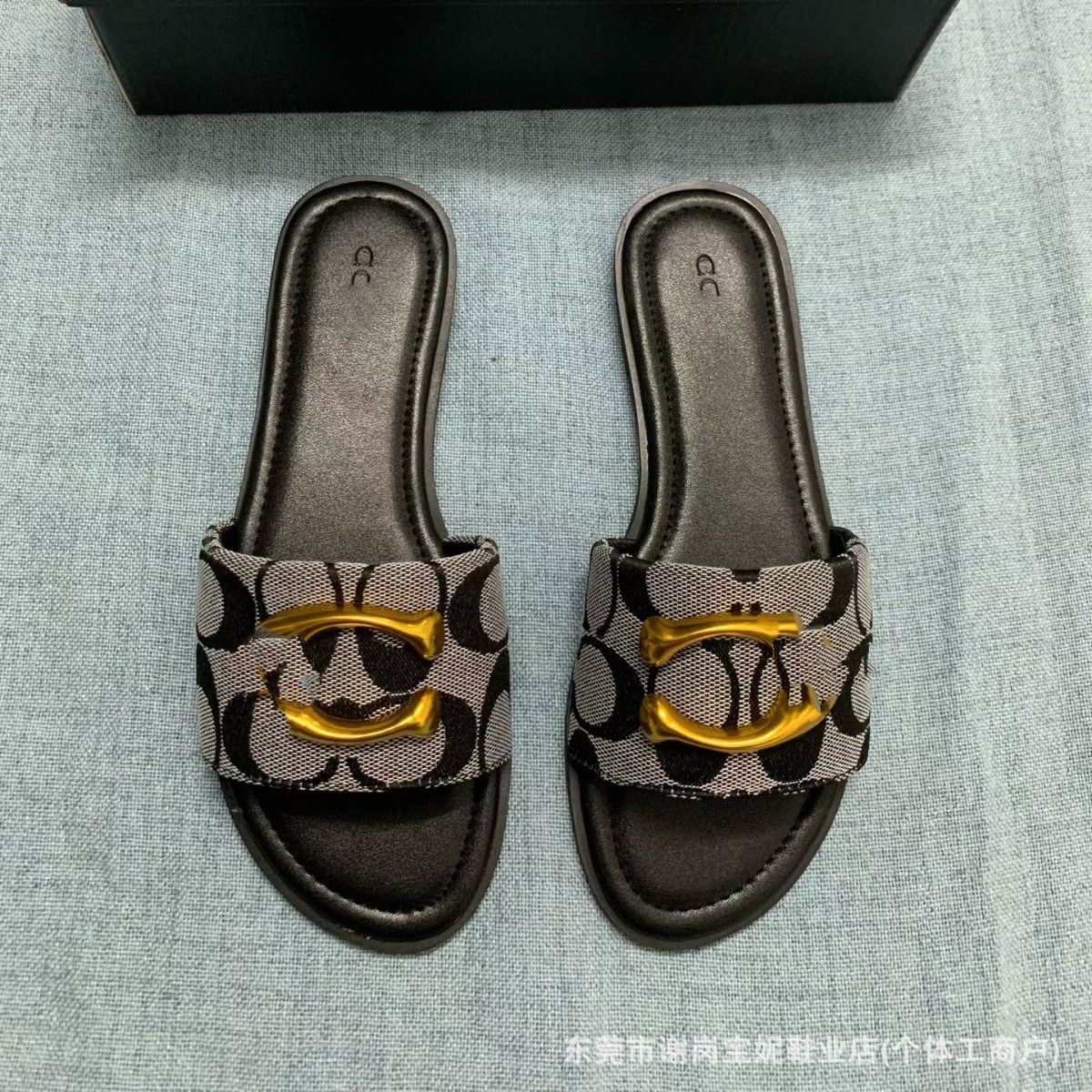Zapatos de verano impresa retro zapatillas de mujer cruzada zapatillas de letras europeas y americanas calientes zapatillas de mujer