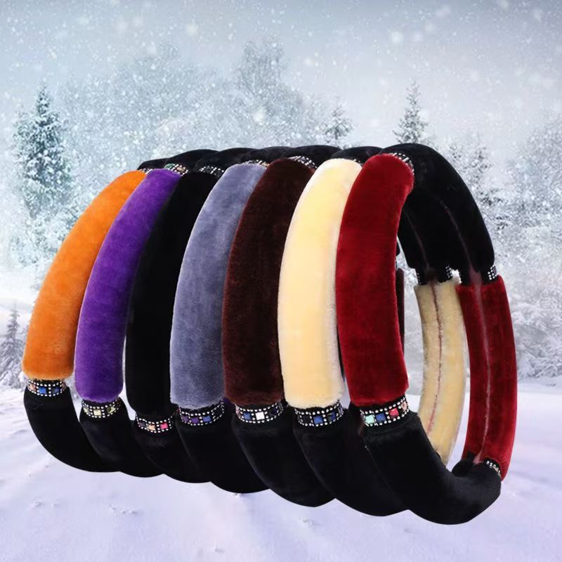 Winter Warm Plush Car Steering Wheel Cover, Luxury Model with Diamond Embellishments, Stylish Plush Car Handle Cover