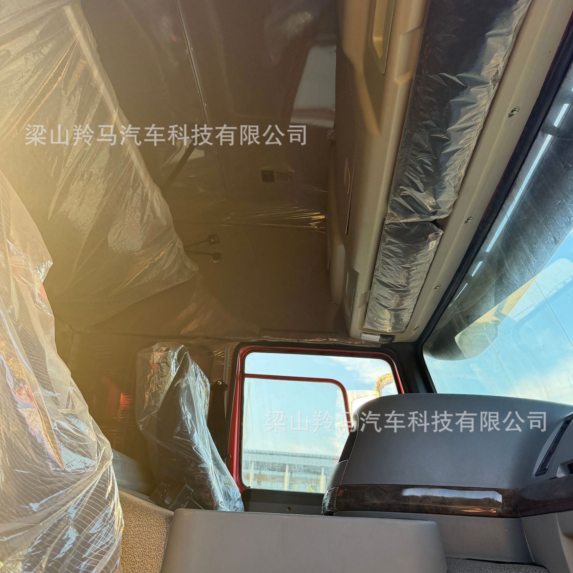 Supply of Sinotruk HOWO6X4 tractor heads, semi-trailer heavy-duty trailer heads, container truck heads with 420 horsepower