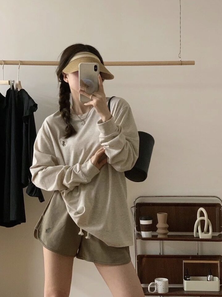 Áo thun tay dài cổ tròn cotton thêu logo ngựa nhỏ, form suông — Màu trắng, Màu xanh navy, Màu yến mạch, Màu đen