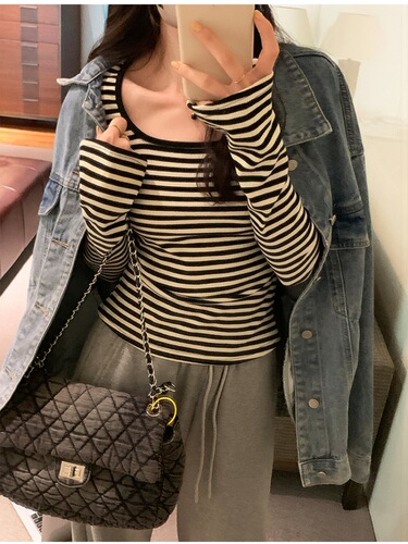Contrasting Color Square-Neck Striped Women's Long-Sleeved Top for Spring, Autumn, and Winter—A Designer-Driven, Niche, Slim-Fit Base Layer Top with a Unique Design.