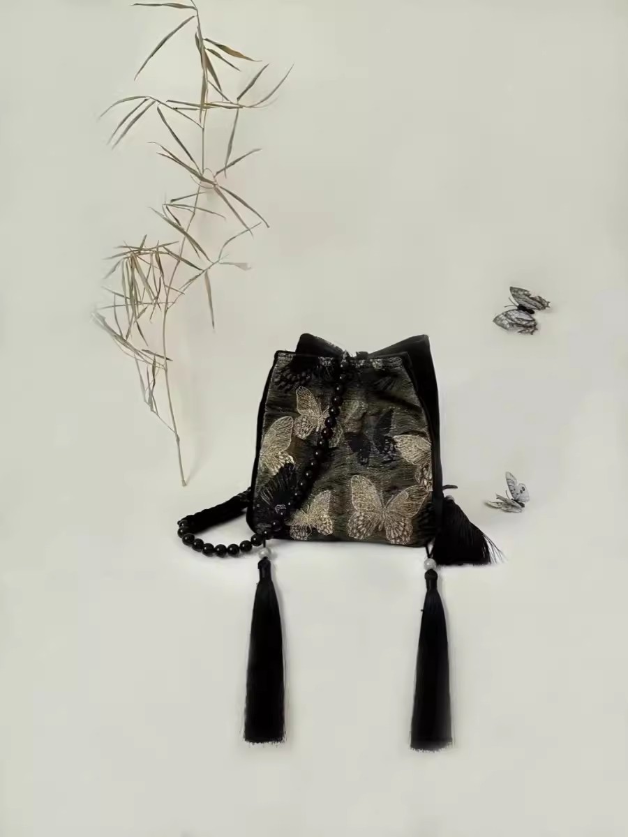 Gold Plated Butterfly Embroidery Tassel Shoulder Bag For Women_voghion.com