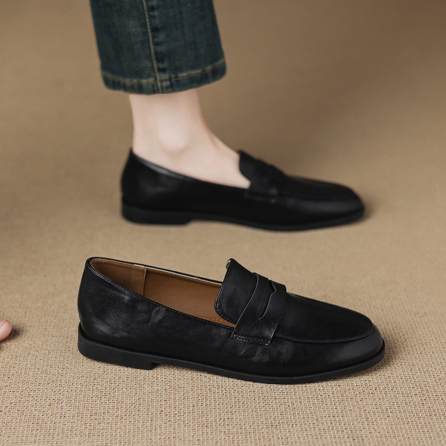 Women's Black Leather Flat Slip-on Loafers British Style Retro_voghion.com