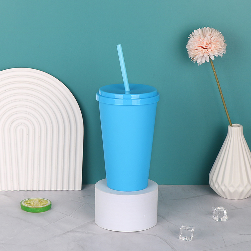 Caramelo transfronterizo red de color rojo ventas calientes sin borde taza de paja de plástico americano con tapa taza de paja taza de agua mayorista