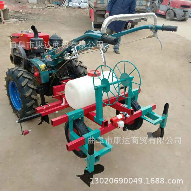 手扶车带喷药覆膜机 汽油自走式小型地膜覆盖机 拖拉机带覆膜机