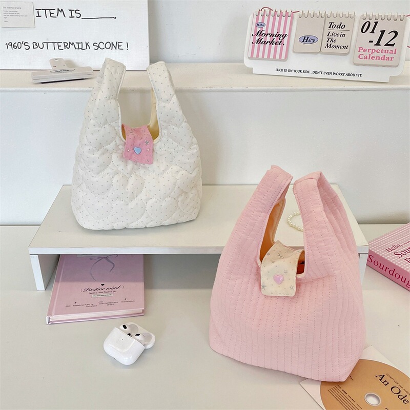 65261 Creamy yellow vertical striped texture handbag, soft and padded, Korean style, suitable for commuting, portable, for lipstick and small items 65261 Creamy yellow vertical striped texture handbag, soft and padded, Korean style, suitable for commuting, portable, for lipstick and small items