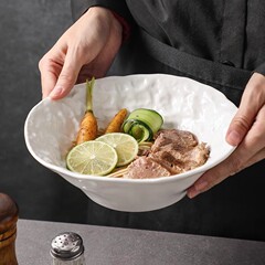 ロックの紋様の陶磁器のスープの碗の闘笠の碗の異形の碗の果物のサラダの碗の泡の碗の高級感の特色のホテルの食器