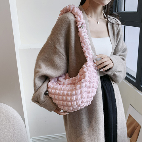 Fashionable cloud pleated bag large capacity tote bag autumn and winter solid color bubble plaid women's bag crossbody shoulder bag foreign trade