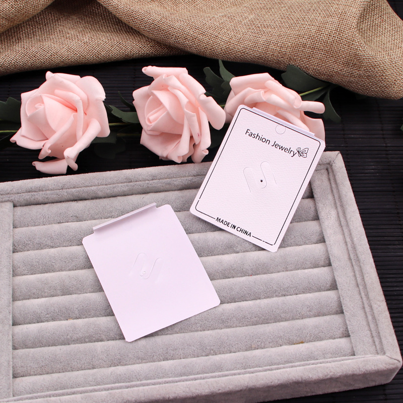 通用流行胸针饰品卡纸带挂钩 PVC材质白色特种纸包装卡片现货批发