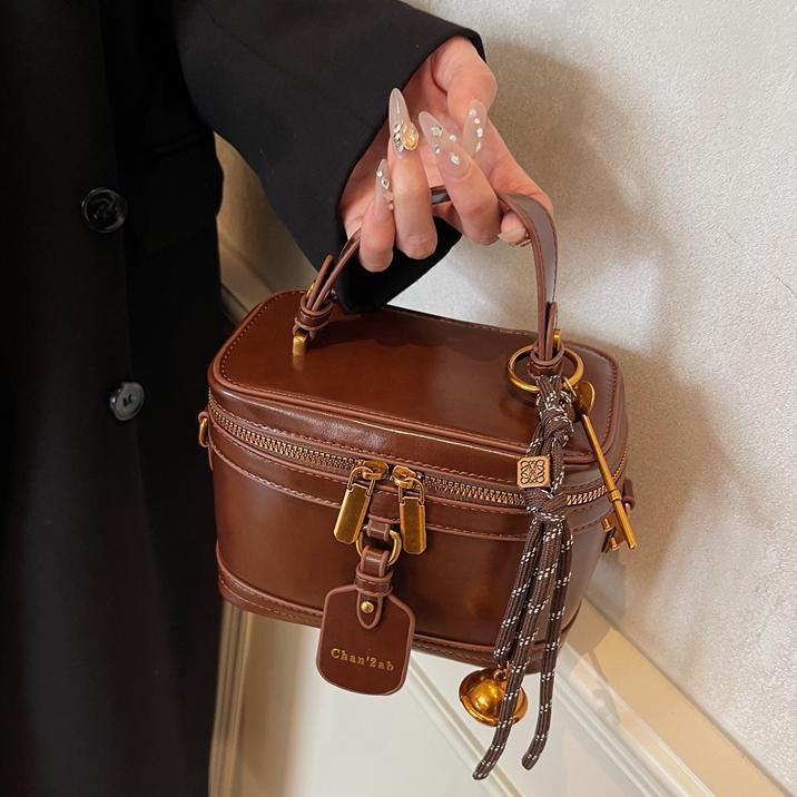 Bagos de mano de fragancia retrógrada para mujeres 2024 nuevo bolso retrógrado de estilo nicho de moda alta textura mochila