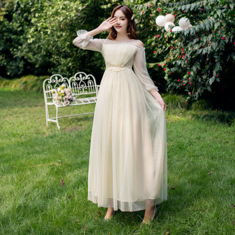 Рукава фонарики, цвета шампанского