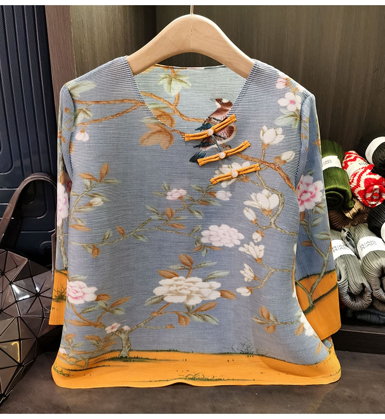Áo thun dài tay nữ phối nút bấm in họa tiết hoa văn xếp ly, form rộng thoải mái — Tím hoa, Màu xanh lam chi tiết 10