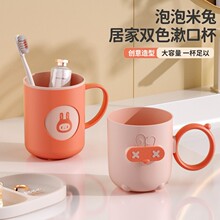 ������Ȥ��ͨС����ϴ������ͯ��ˮ����ˢ���������ڱ��Ӻ�ˢ����