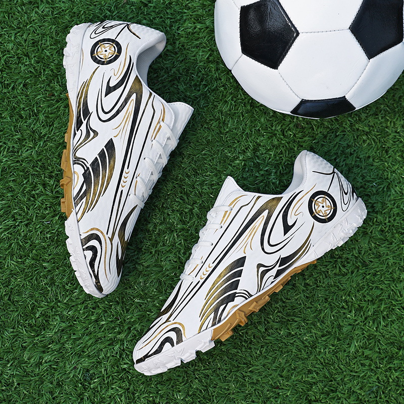 Baochuan nuevo anti-deslizante clavos zapatos de fútbol para niños zapatos de entrenamiento deportivo profesional de hombre zapatos deportivos juveniles bajos image 3